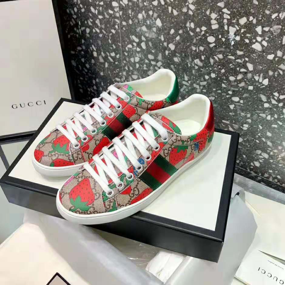 Gucci Women’s Ace GG Gucci Strawberry Sneaker in GG Supreme Canvas in 2cm Height-Brown