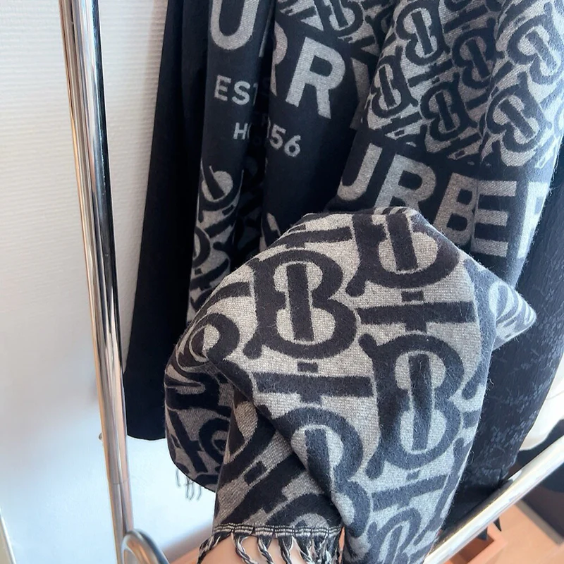 Fashion and versatile cashmere scarf 1024093003