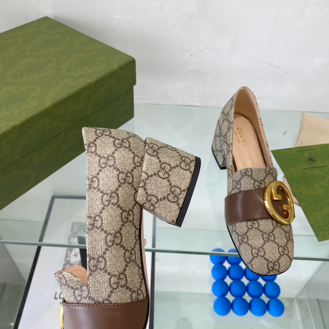Gucci Women Blondie Pump Beige Ebony GG Supreme Canvas Round Interlocking G