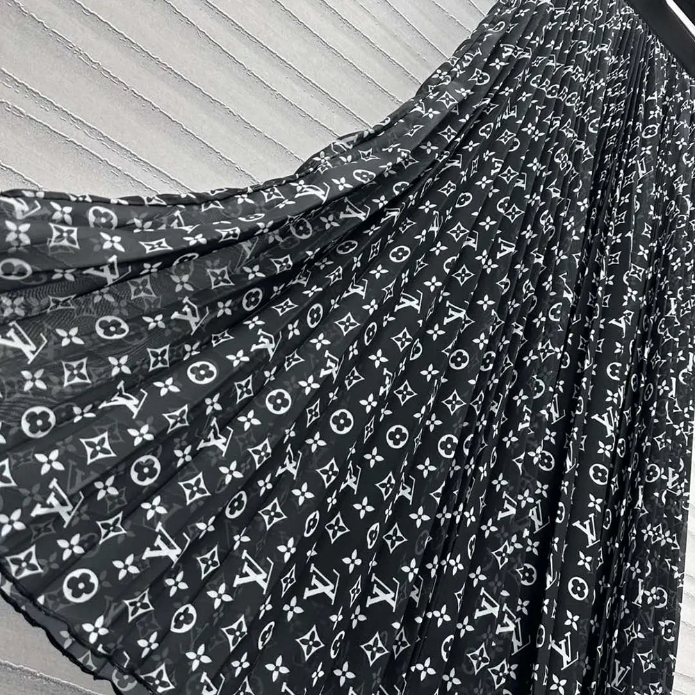 Louis Vuitton LV Women Stripe Accent Monogram Pleated Skirt 1AHEMW