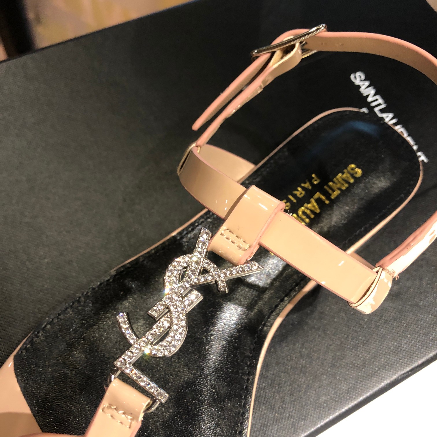 24 New Letter crystal diamond buckle flat thong sandals XC0424052804