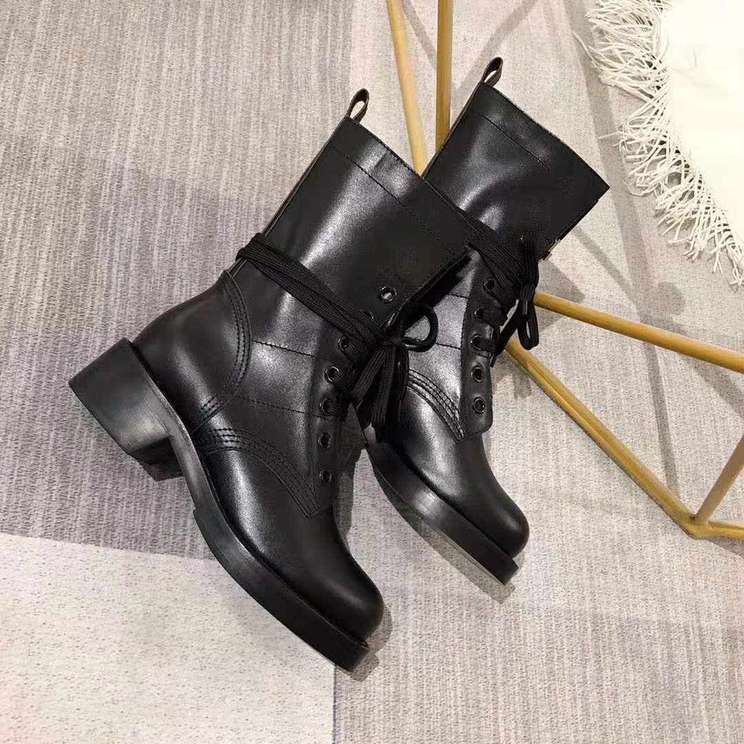 Louis Vuitton LV Women LV Metropolis Ranger in Calf Leather with A Soft Tongue-Black