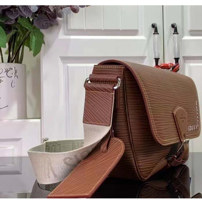 Louis Vuitton LV Unisex Montsouris Messenger Cognac Calf Leather Textile Lining