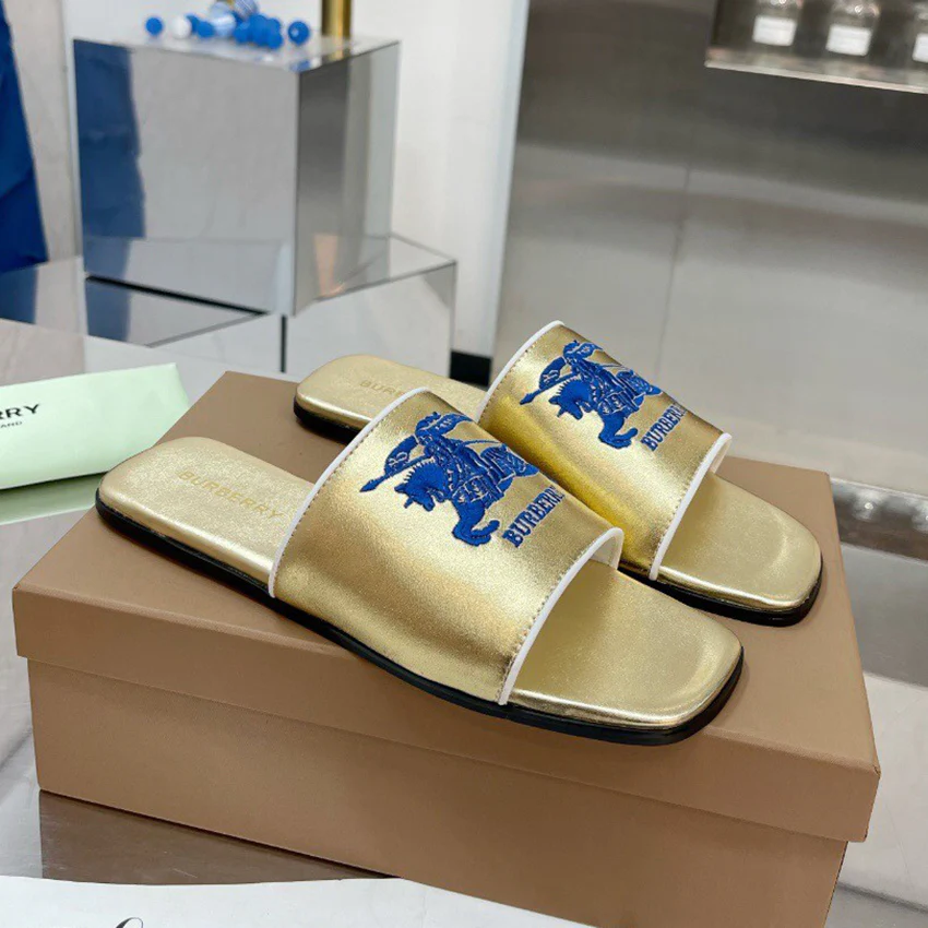 New fashion and versatile casual sandals 1024052012