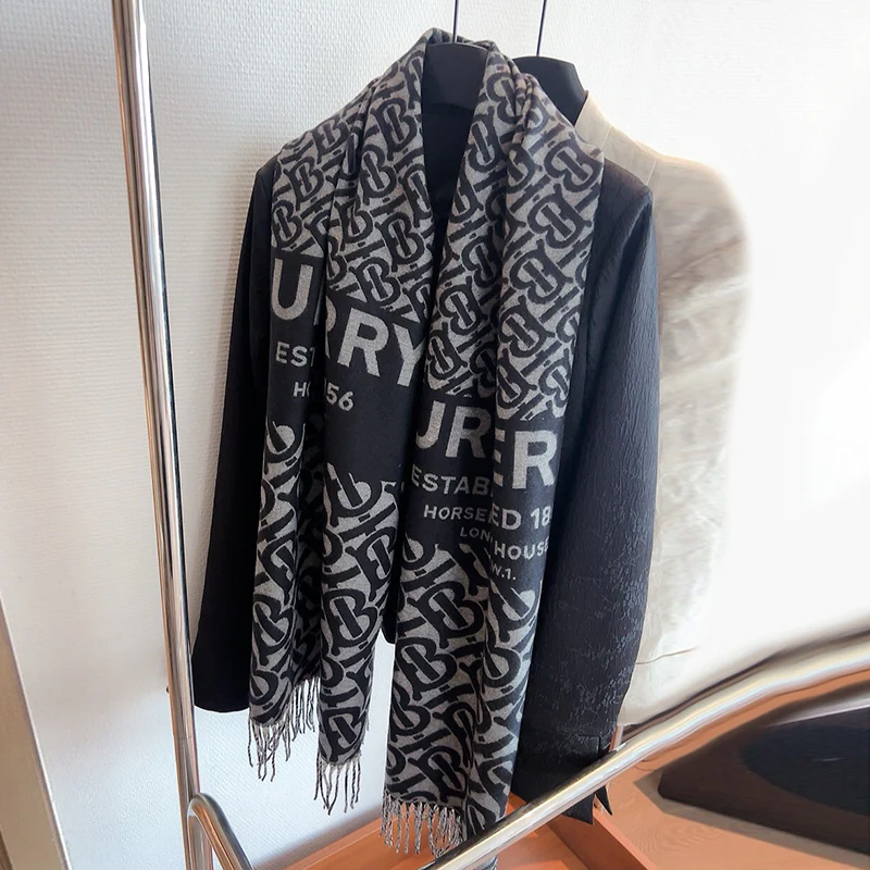 Fashion and versatile cashmere scarf 1024093003