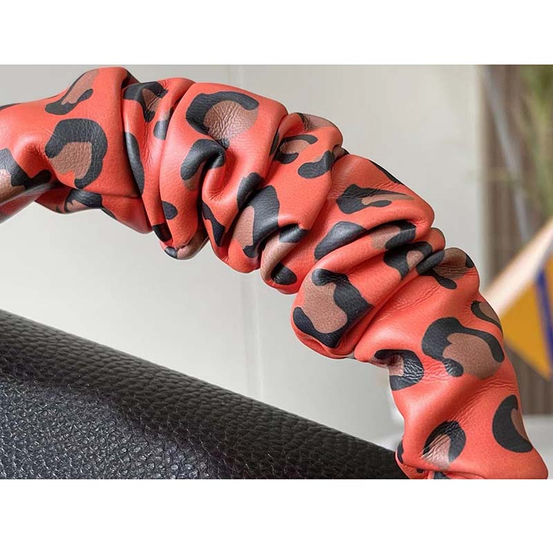 Louis Vuitton LV Women Capucines MM Handbag Black Taurillon Leather