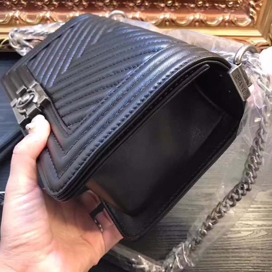 Chanel Boy Chanel Handbag in Chevron Quilted Calfskin Leather-Black