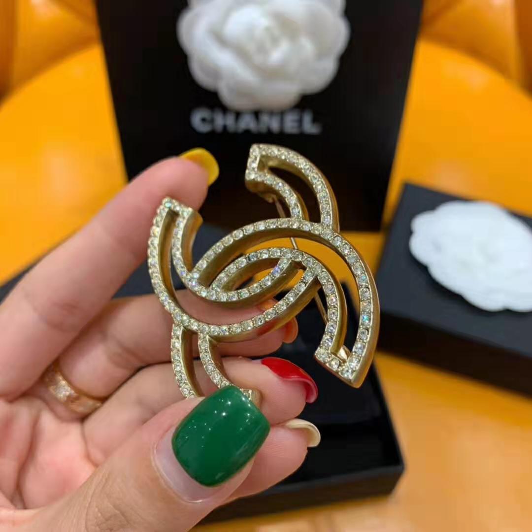 Chanel Women Brooch in Metal & Diamantés-Gold