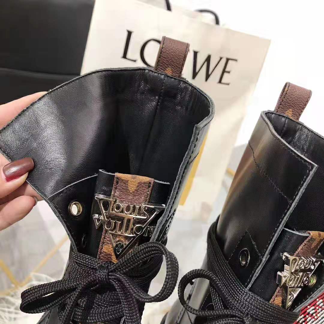 Louis Vuitton LV Women LV Metropolis Ranger in Calf Leather with A Soft Tongue-Black