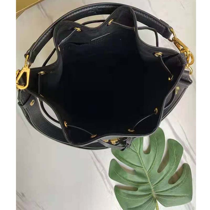 Louis Vuitton Unisex Lockme Bucket Bag Black Grained Calf Leather