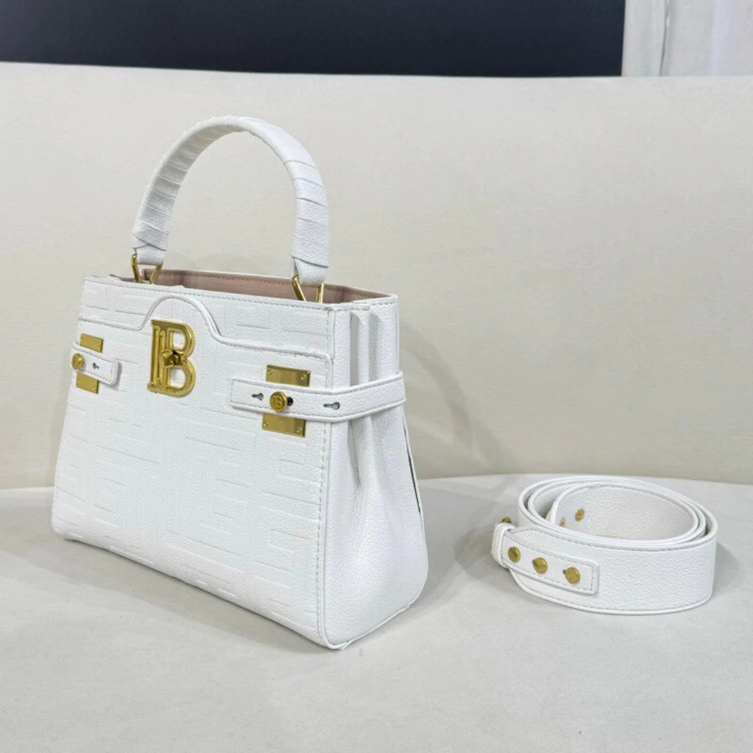 High quality cowhide fashionable and versatile crossbody bag 1024020811