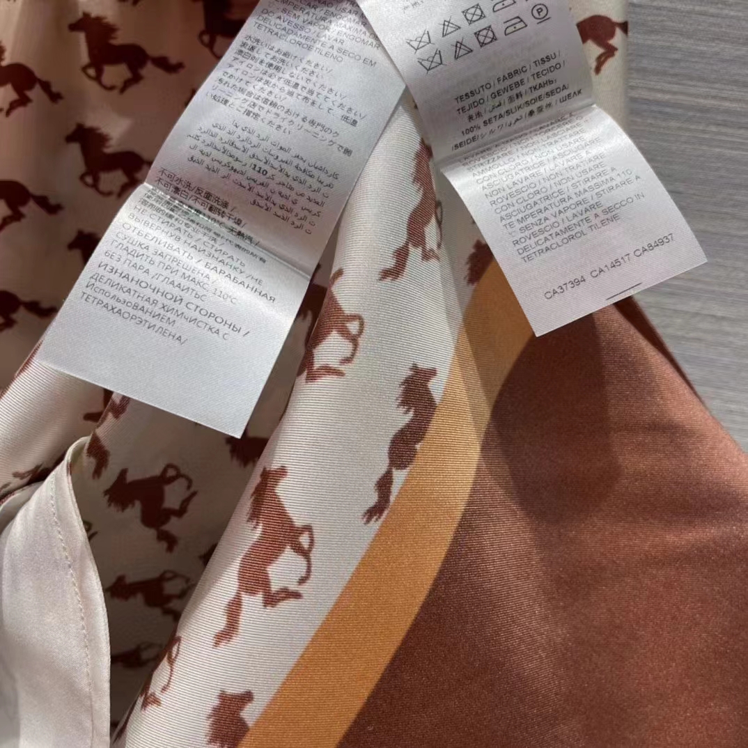 Gucci Women GG Diagonal Horses Print Silk Dress Point Collar Long Sleeves Rear Vent