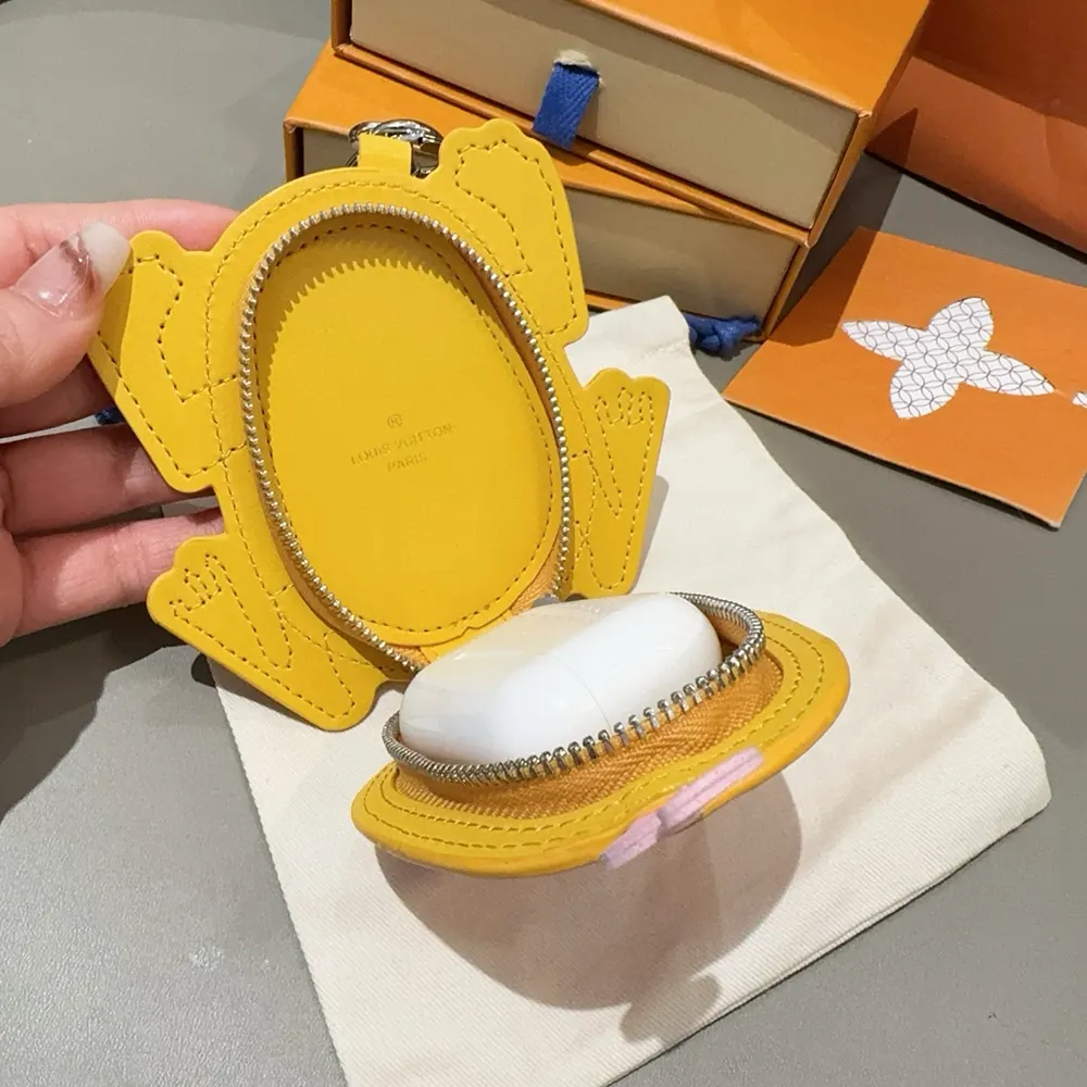 Louis Vuitton LV Women LV Frog Bag Charm-Yellow M02215