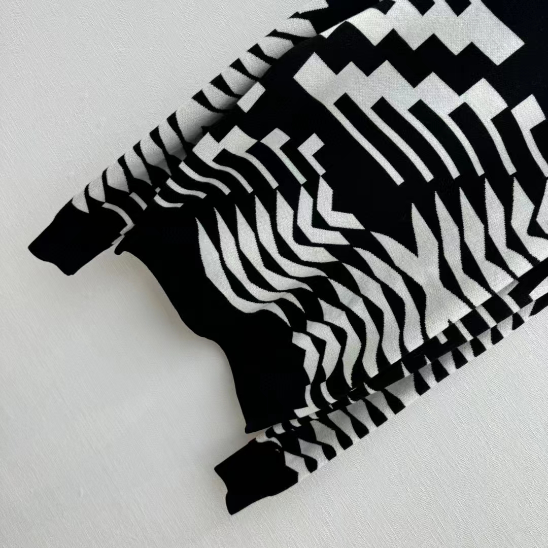 Louis Vuitton Women LV SKI Wool Pullover Regular Fit Fir Tree Jacquard Signature All Over