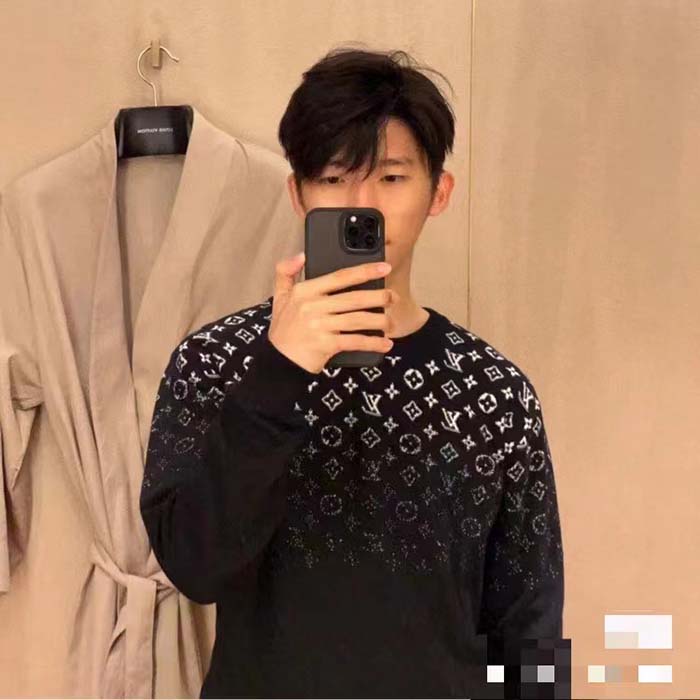 Louis Vuitton Men LV Lvse Monogram Degrade Crewneck Cotton Black White Slightly Loose Fit