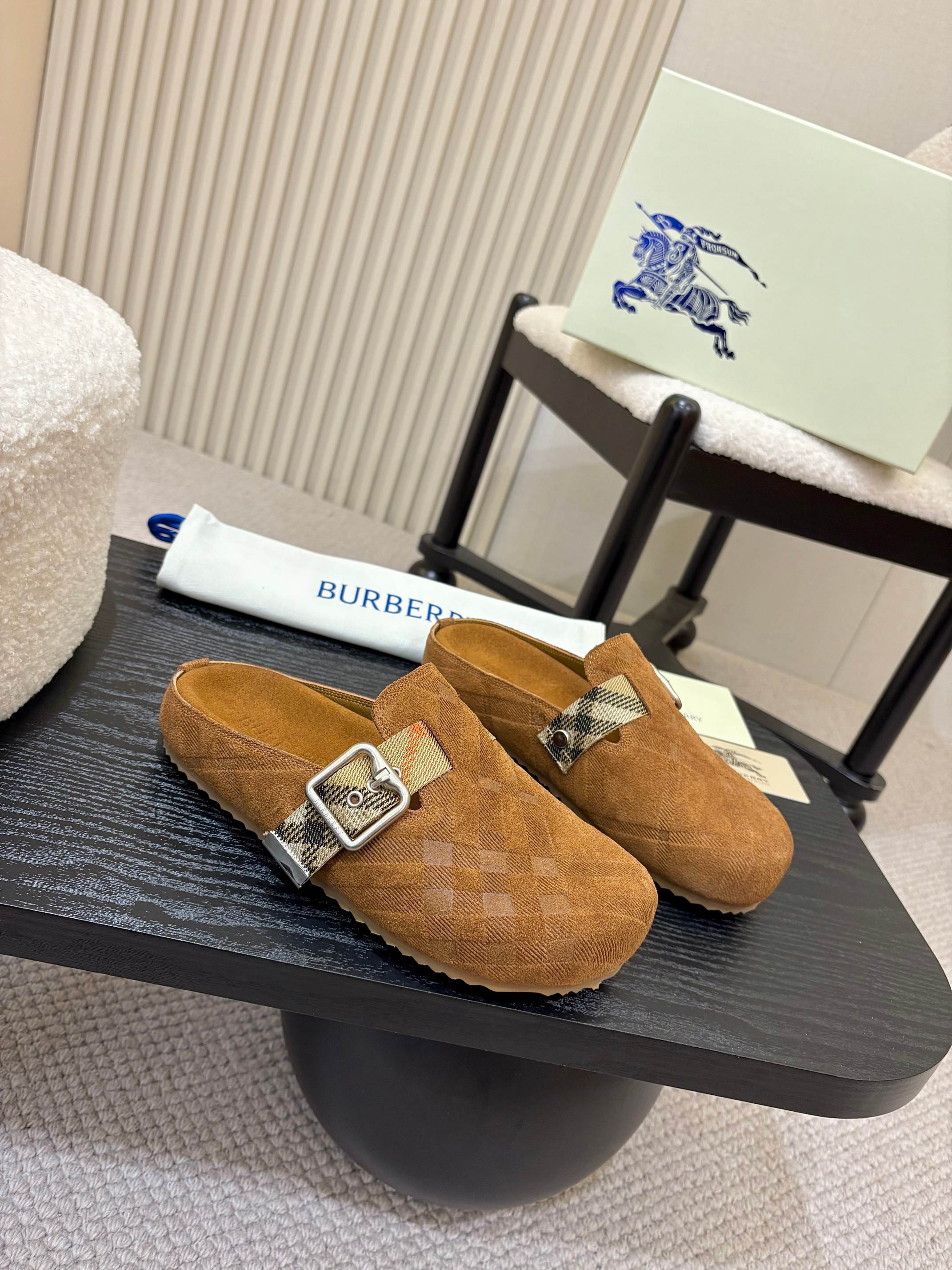 Women Check Suede Urchin Clogs XC0425080503