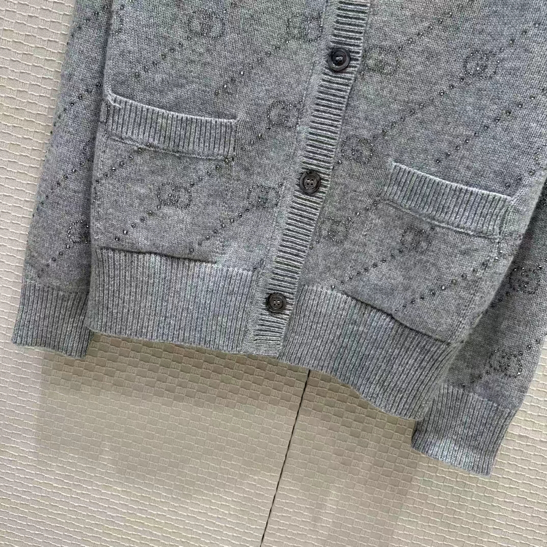 Gucci Women GG Cashmere Cardigan Interlocking G Crewneck Long Sleeves Two Front Pockets