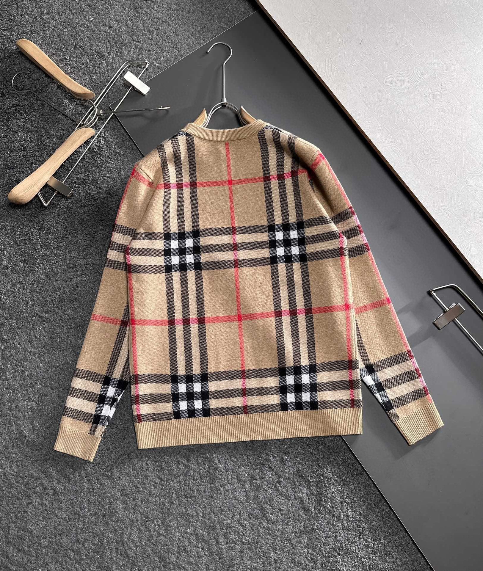 New Fashion Classic Checkered Knitted Sweater 1023121805
