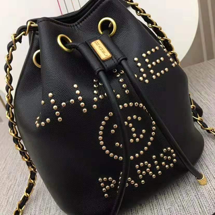 Chanel Women Small Drawstring Bag in Grained Calfskin Leather-Black