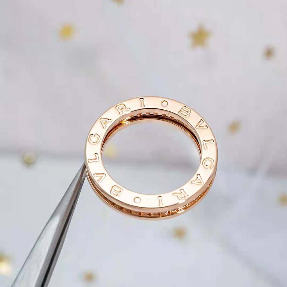 Bvlgari Women B.zero1 One-Band Ring in 18 KT Rose Gold Set with Pave Diamonds on the Spiral