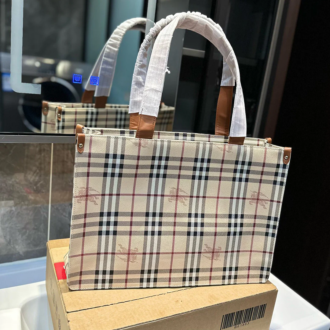 New Fashion Classic Versatile Handbag 1024042212