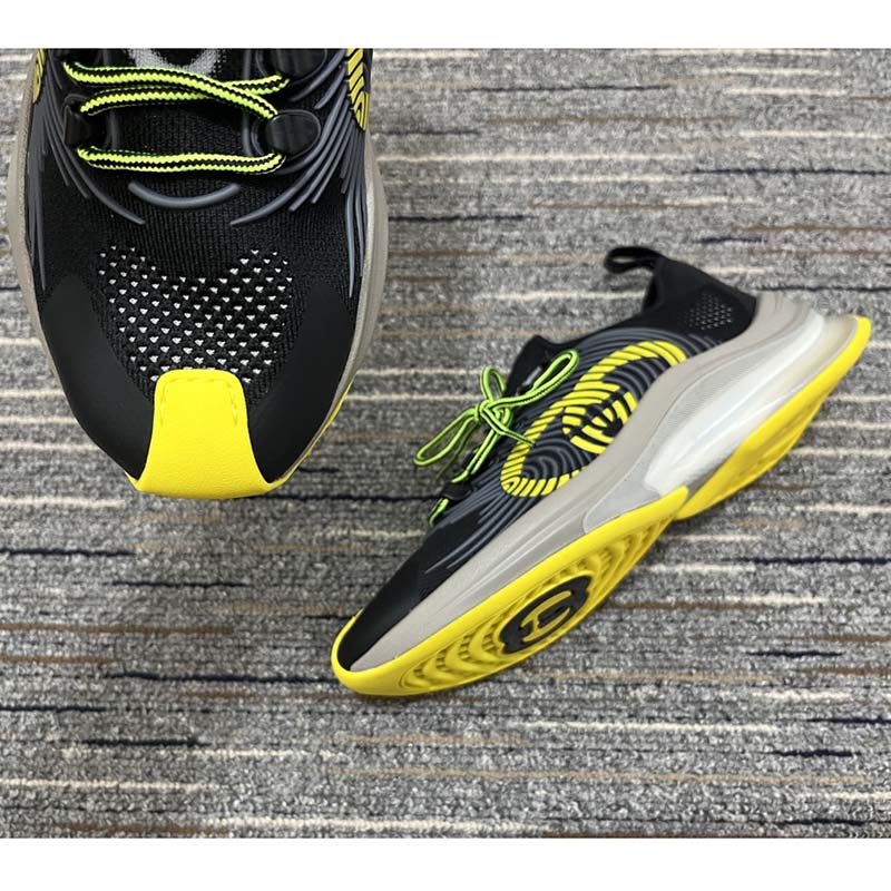 Gucci Unisex Run Sneaker Black Technical Knit Fabric Interlocking G Rubber Detail