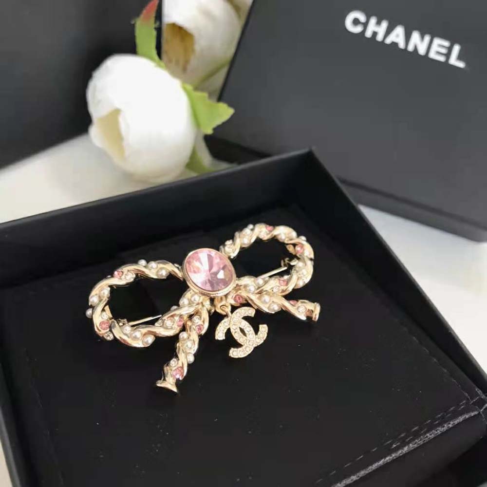Chanel Women Brooch in Metal Glass Pearls and Diamantés