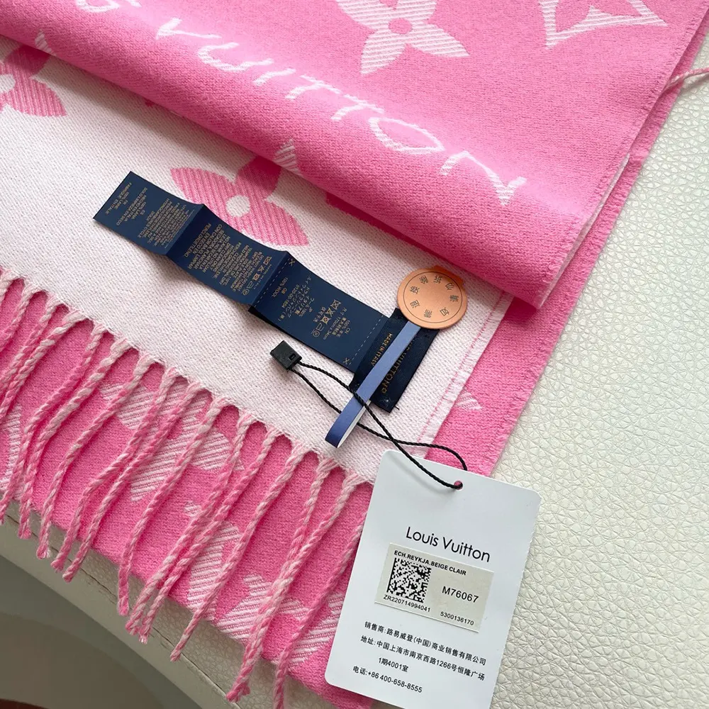 Louis Vuitton Women LV Essential Scarf-Pink M78936