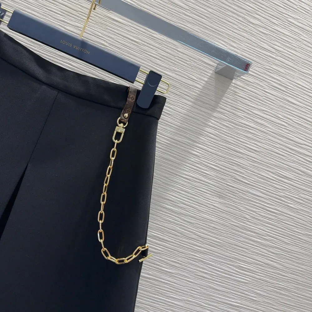 Louis Vuitton Women Chain Detail A-Line Mini Skirt 1AHUQ3