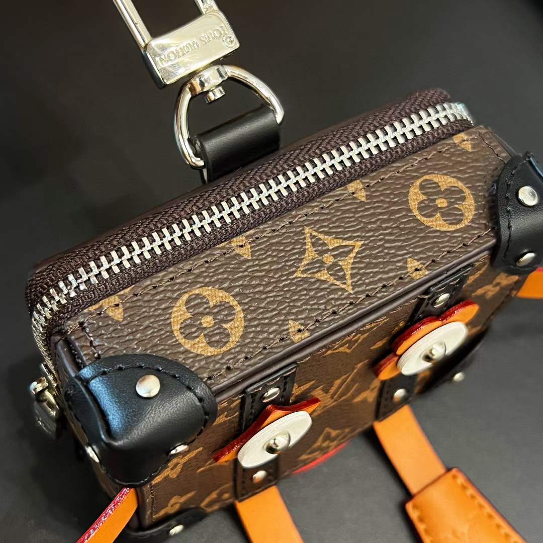Louis Vuitton LV Unisex Mister Trunk Key Holder And Bag Charm M01201