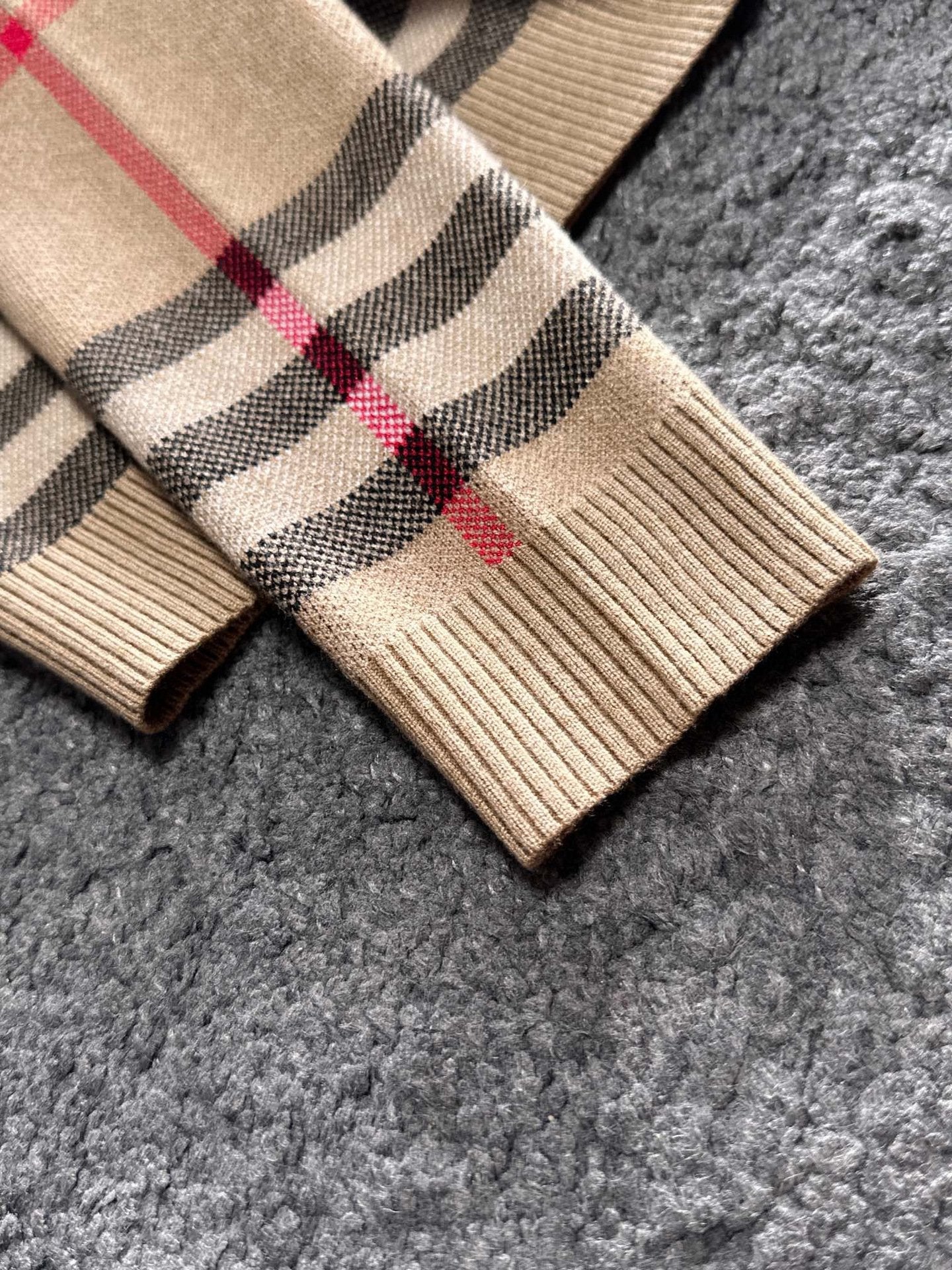 New Fashion Classic Checkered Knitted Sweater 1023121805