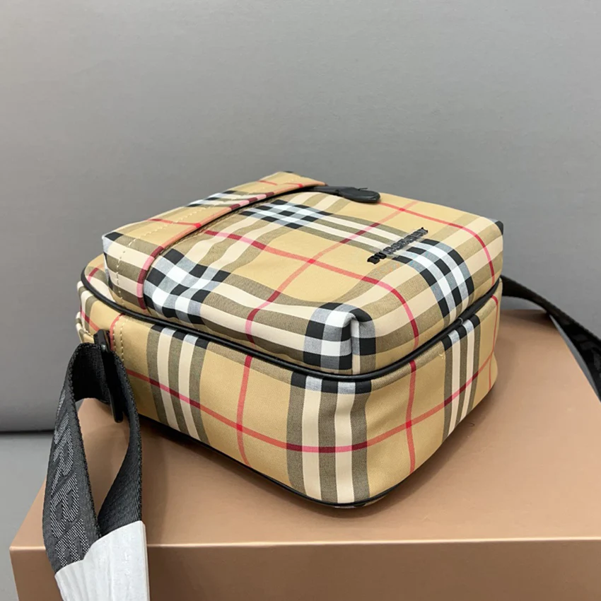 Men's versatile messenger bag 1024061210