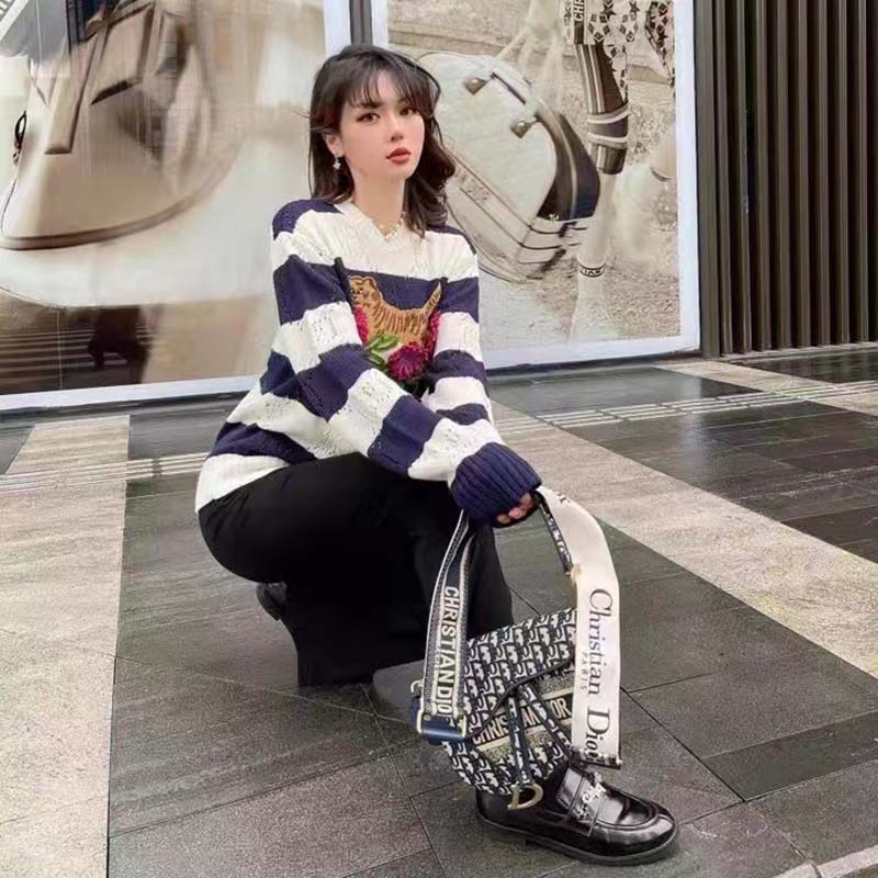 Gucci GG Women Gucci Tiger Wool Sweater Embroidery Tiger Flower Crewneck