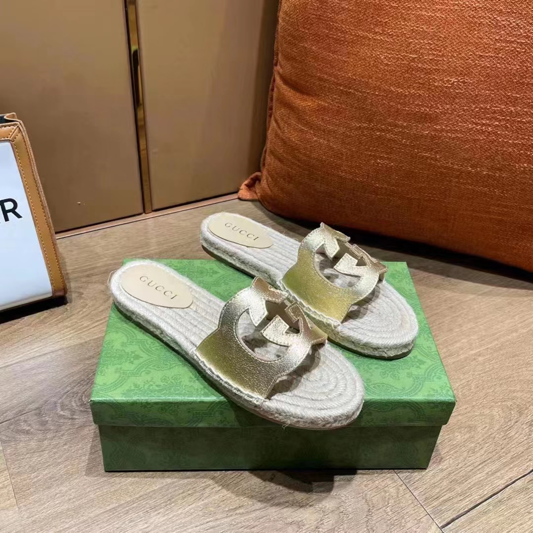 Gucci Unisex Interlocking G Cut-Out Slide Sandals Metallic Gold Leather Flat 2 cm Heel