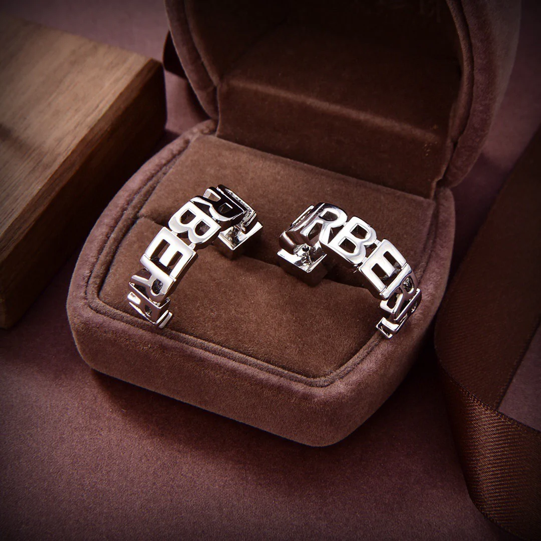 Silver Logo Letter Metal Women's Earrings 1025051301