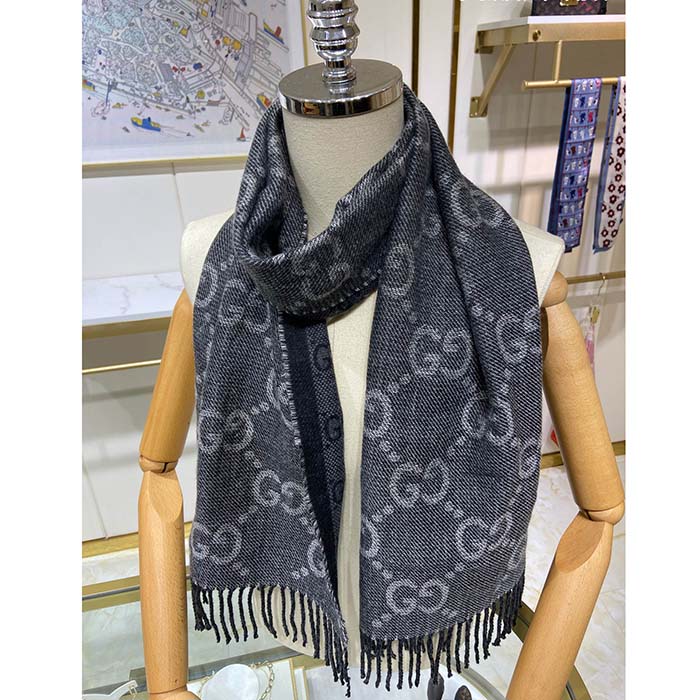 Gucci Unisex GG Jcquard Pattern Knit Scarf Tassels Grey Wool Light Grey GG