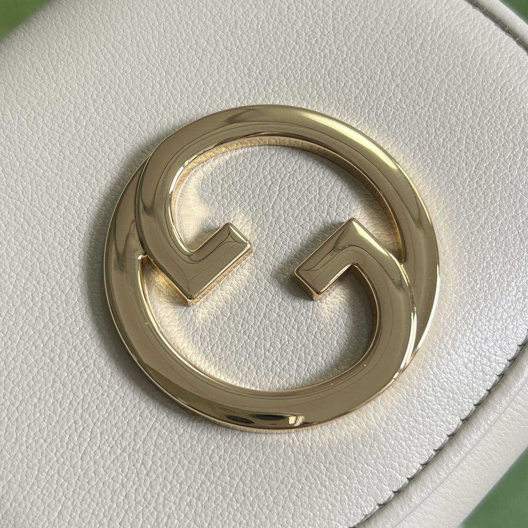 Gucci Women GG Blondie Medium Chain Wallet White Leather Round Interlocking G