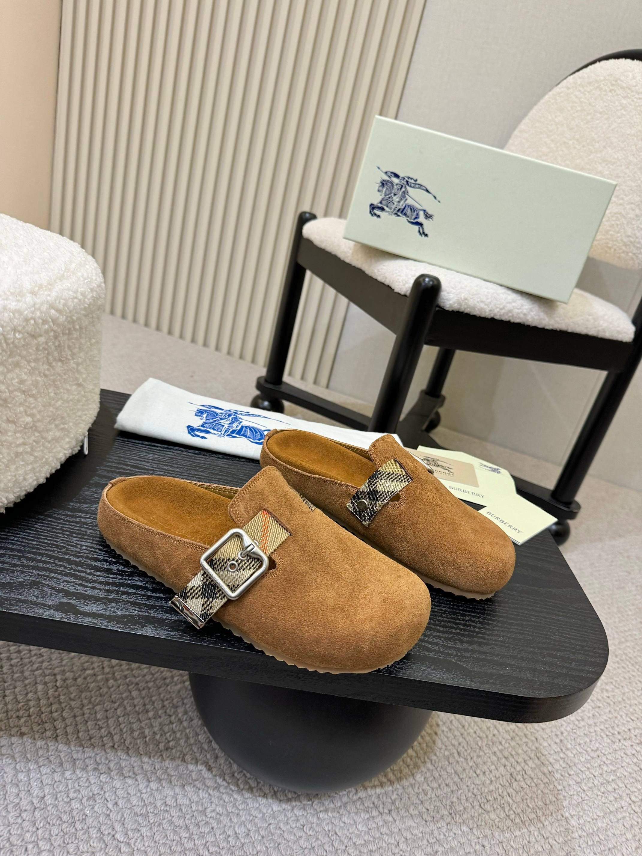 Women Check Suede Urchin Clogs XC0425080504