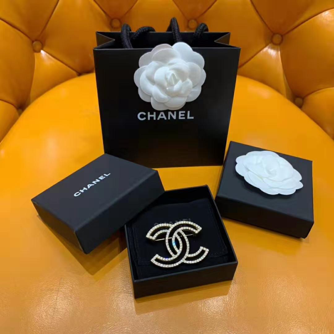 Chanel Women Brooch in Metal & Diamantés-Gold