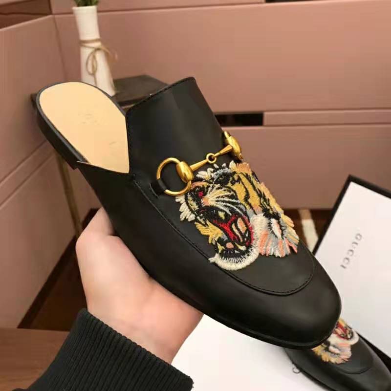 Gucci Men Princetown Embroidered Leather Slipper with Tiger Appliqué 1.27cm Heel-Black