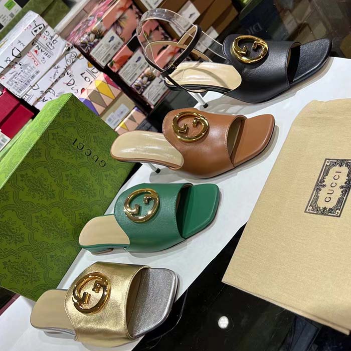 Gucci Women GG Nojum Blondie Slide Metallic Platinum Leather Round Interlocking G Flat