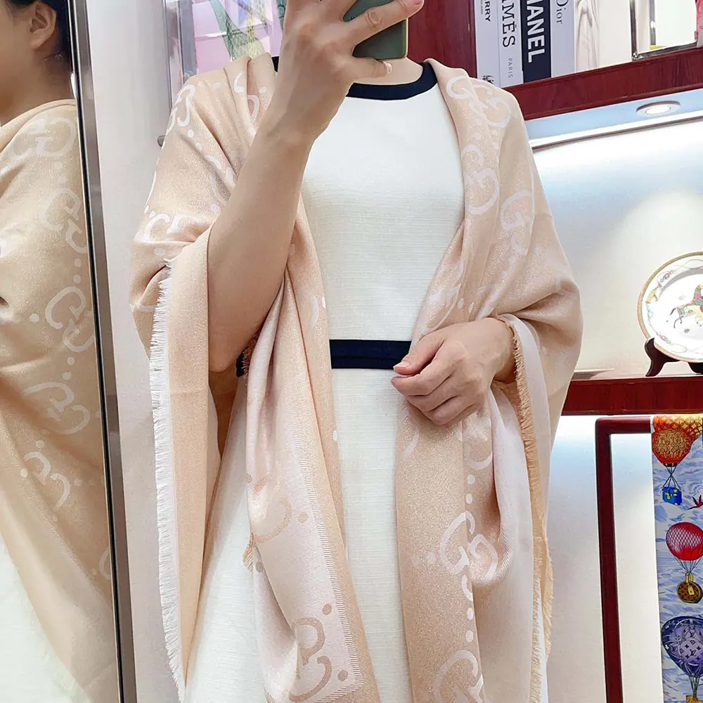 Gucci Unisex GG Lame Jacquard Shawl-Beige 6948393G7209400