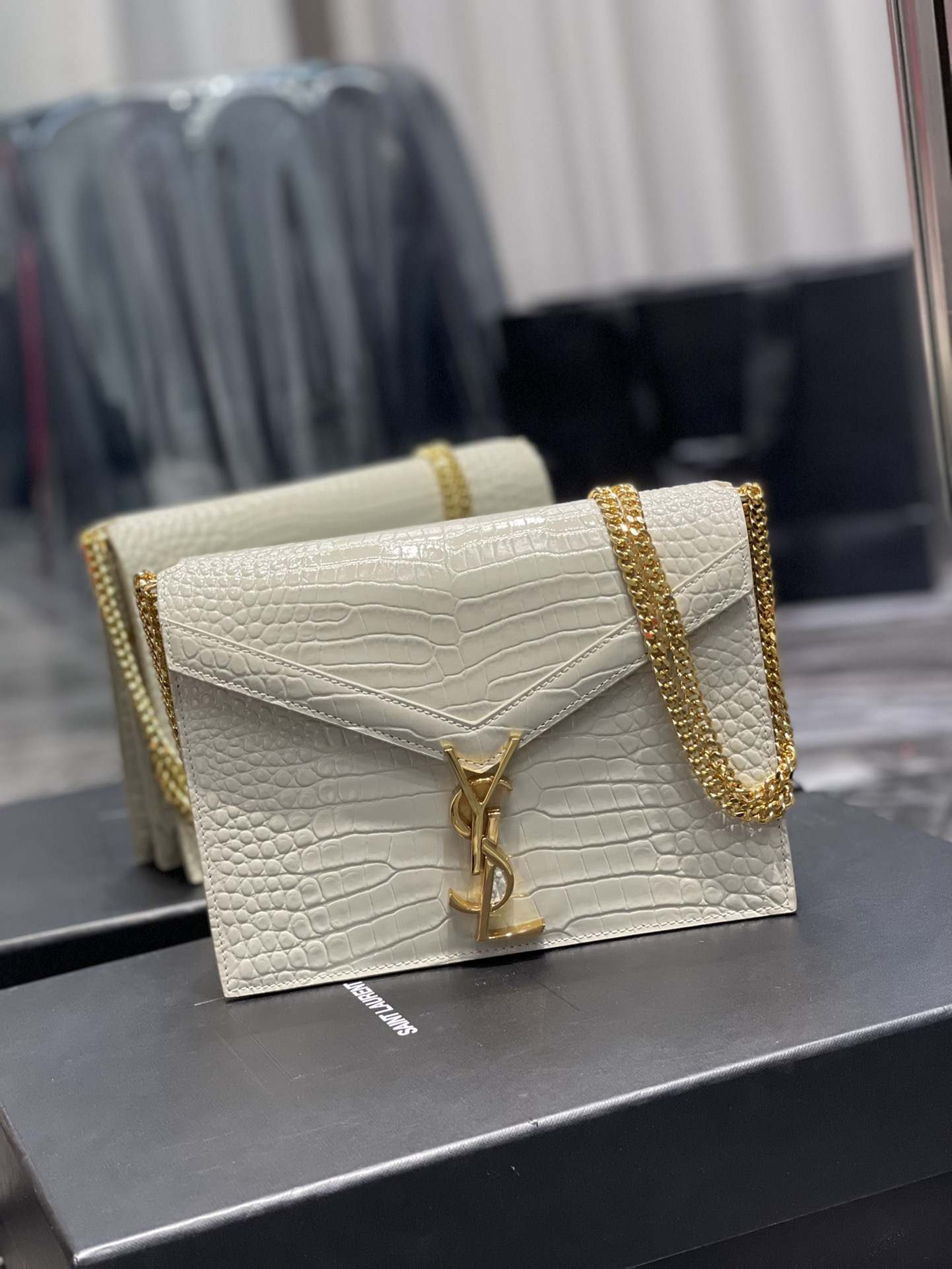 Saint Laurent Cassandra Medium Chain Bag White In Grain De Poudre Embossed For Women 0425020807