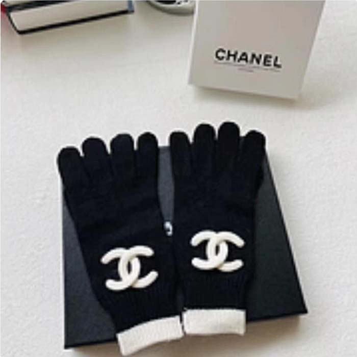 Chanel Unisex CC A Set of Ahead Beanie Gloves Scarf White Black One Size