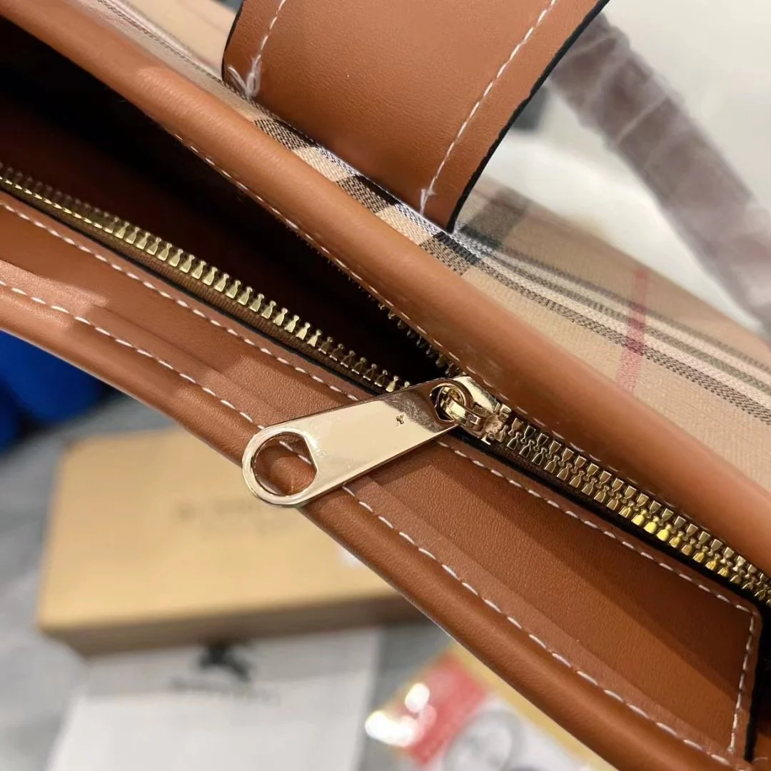 New Classic Retro Underarm Bag 1024010304