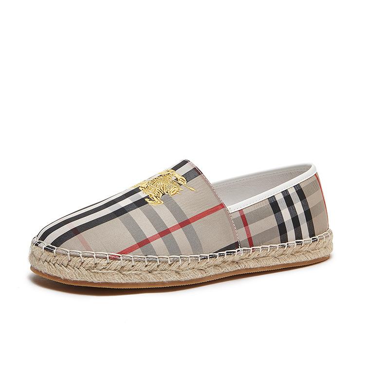 Trendy and versatile slip-on loafers 1024022103