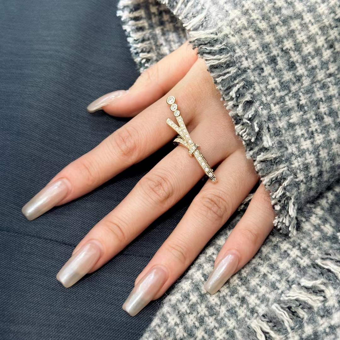 Chanel Women CC Ruban Ring 18K Beige Gold Diamonds