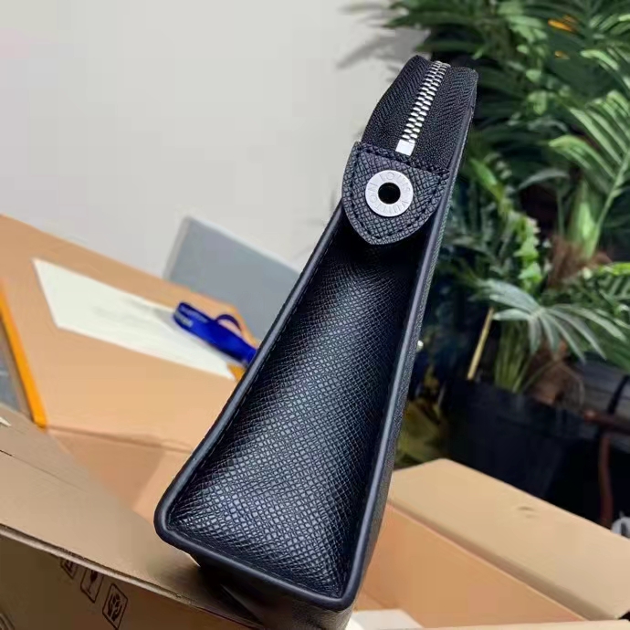 Louis Vuitton LV Unisex Pochette Voyage MM Black Taiga Cowhide Leather