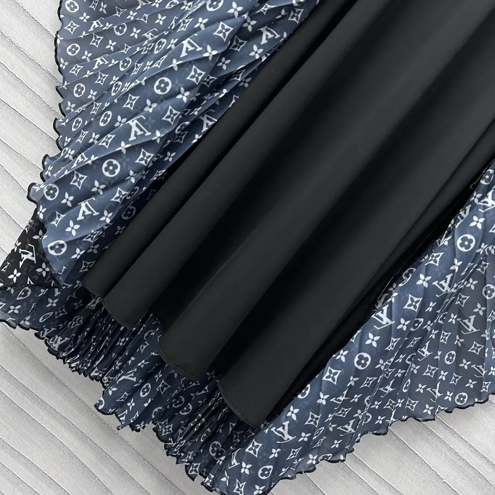 Louis Vuitton LV Women Stripe Accent Monogram Pleated Skirt 1AHEMW