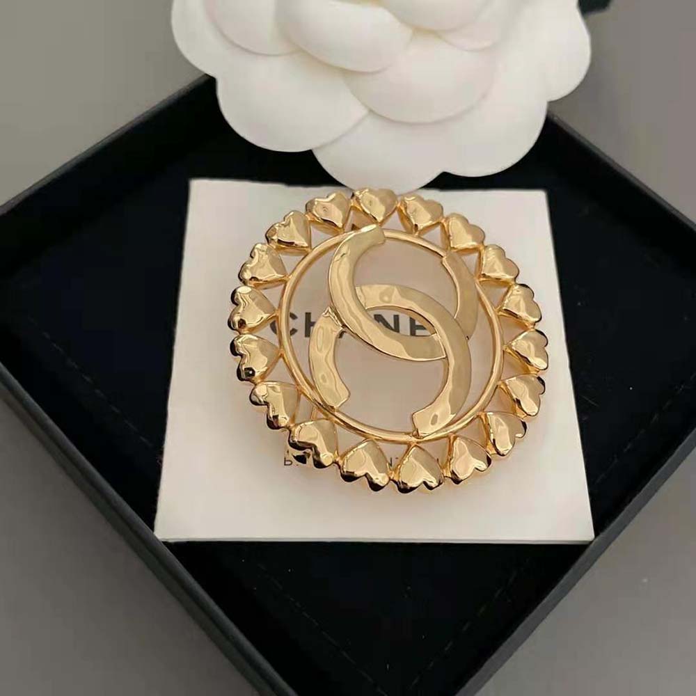 Chanel Women Brooch in Metal